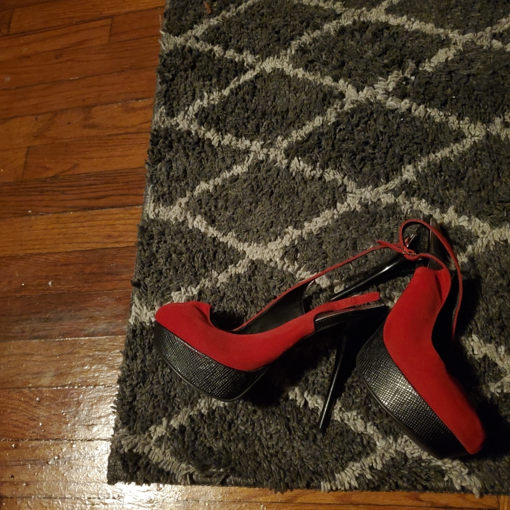 Heels - Picture 2 of 4